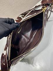 Bagsaaa Prada Aimèe medium printed calf hair shoulder bag in white and dark brown 1BC229 - 31cm - 3