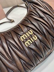 Bagsaaa Miu Miu Wander matelassé nappa leather hobo bag in dark brown - 20cm - 4