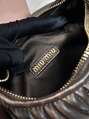 Bagsaaa Miu Miu Wander matelassé nappa leather hobo bag in dark brown - 20cm - 2