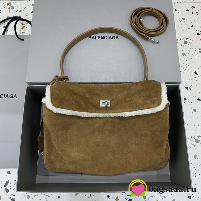 Bagsaaa Balenciaga Rodeo medium brown suede shoulder bag with a white shearling - 35cm - 1