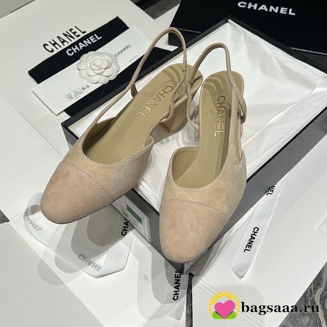 Bagsaaa Chanel two-tone beige cap toe suede slingback sandals - 1