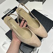 Bagsaaa Chanel two-tone beige cap toe suede slingback sandals - 2
