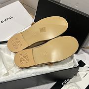 Bagsaaa Chanel Mary Jane flat shoes in beige suede with shearling - 3
