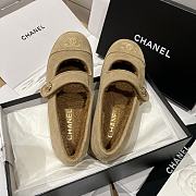 Bagsaaa Chanel Mary Jane flat shoes in beige suede with shearling - 2