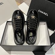 Bagsaaa black patent leather Chanel low-top sneakers with gold-tone hardware - 1