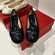 Bagsaaa Valentino Garavani quilted leather ballet flats in black - 1