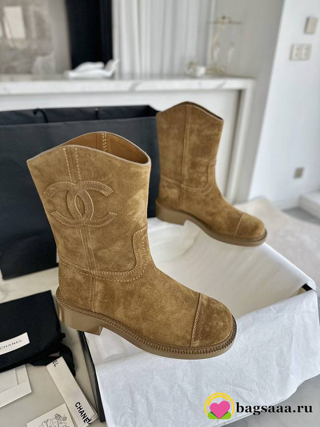 Bagsaaa Chanel suede boots in brown color - 1