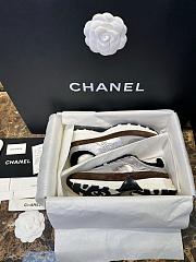 Bagsaaa Chanel sneakers in silver laminated material with brown suede - 3