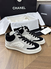 Bagsaaa Chanel calfskin and suede calfskin trainers in white and black - 1