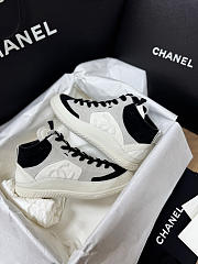 Bagsaaa Chanel calfskin and suede calfskin trainers in white and black - 3