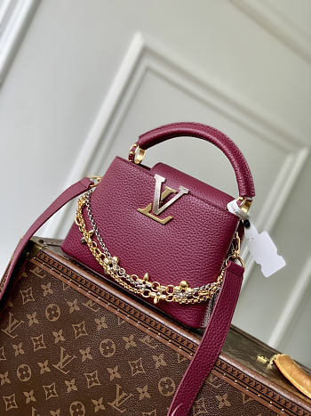 Bagsaaa Louis Vuitton Capucines Mini handbag in wine red Taurillon leather with gold - 21cm