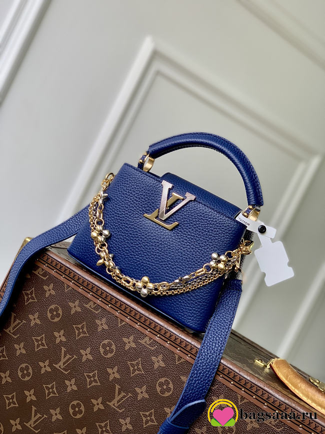 Bagsaaa Louis Vuitton Capucines Mini handbag in blue Taurillon leather with gold - 21cm - 1