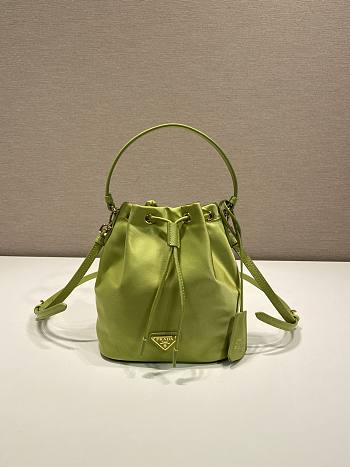 Bagsaaa Prada Re-Edition 1978 mini Re-Nylon bag in green - 19.5cm