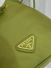 Bagsaaa Prada Re-Edition 1978 mini Re-Nylon bag in green - 19.5cm - 3