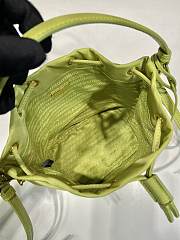 Bagsaaa Prada Re-Edition 1978 mini Re-Nylon bag in green - 19.5cm - 2