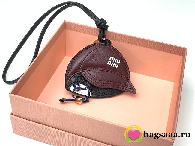 Bagsaaa Miu Miu baseball-cap leather bag charm - 1