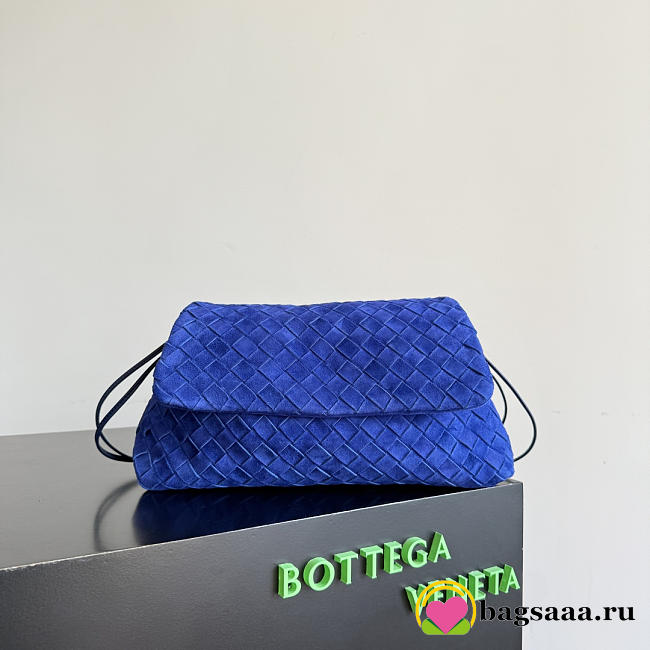 Bagsaaa Bottega Veneta Suede Dustbag Giorno shoulder bag in blue - 33cm - 1