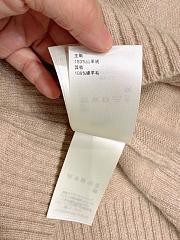 Bagsaaa Louis Vuitton Cursive Signature Pullover in cashmere knit beige - 4