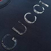 Bagsaaa Gucci cotton jersey sweatshirt in navy with a sequin logo embroidery - 2