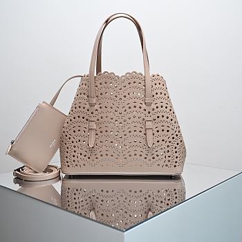Bagsaaa Alaïa Mina 25 tote bag in calfskin light beige - 25cm