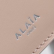 Bagsaaa Alaïa Mina 25 tote bag in calfskin light beige - 25cm - 4
