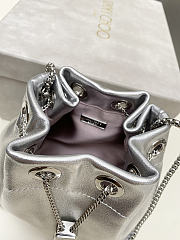 Bagsaaa Jimmy Choo Bon Bon Micro leather bucket bag in silver - 16cm - 4