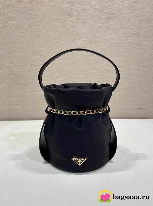 Bagsaaa Prada Petit Sac Noir mini bucket bag black - 20cm - 1