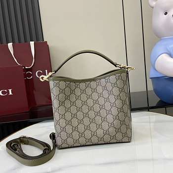 Bagsaaa Gucci GG Emblem Mini Bucket Bag 815118 beige & olive - 19x18x11 cm