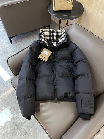Bagsaaa Burberry Quilted Puffer Jacket with a black Vintage Check lining