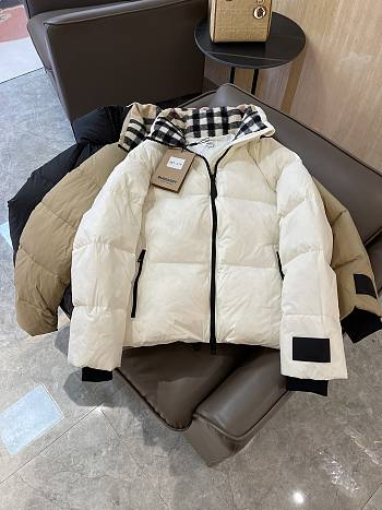 Bagsaaa Burberry Quilted Puffer Jacket white Vintage Check lining