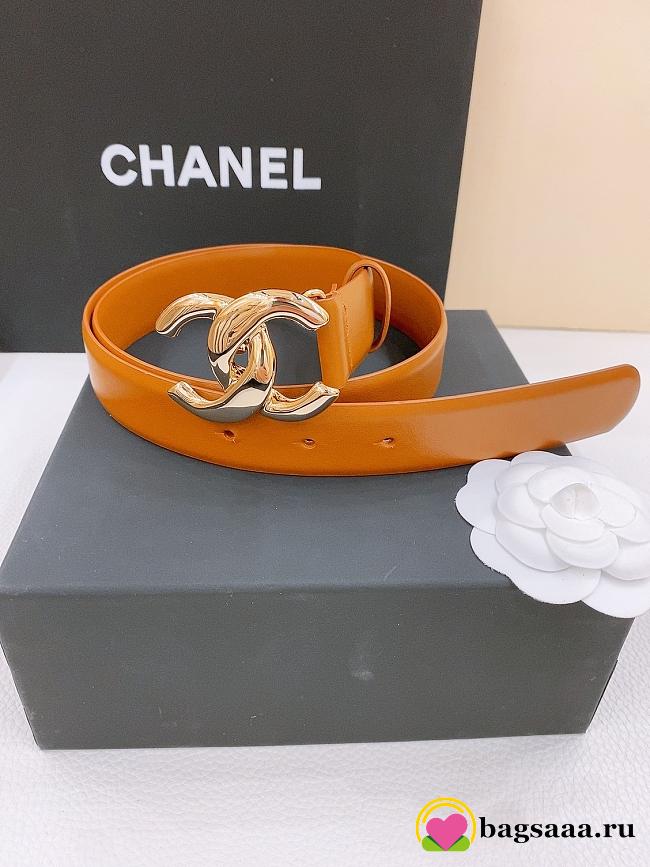 Bagsaaa Chanel brown leather belt with a gold-tone interlocking CC logo buckle - 1