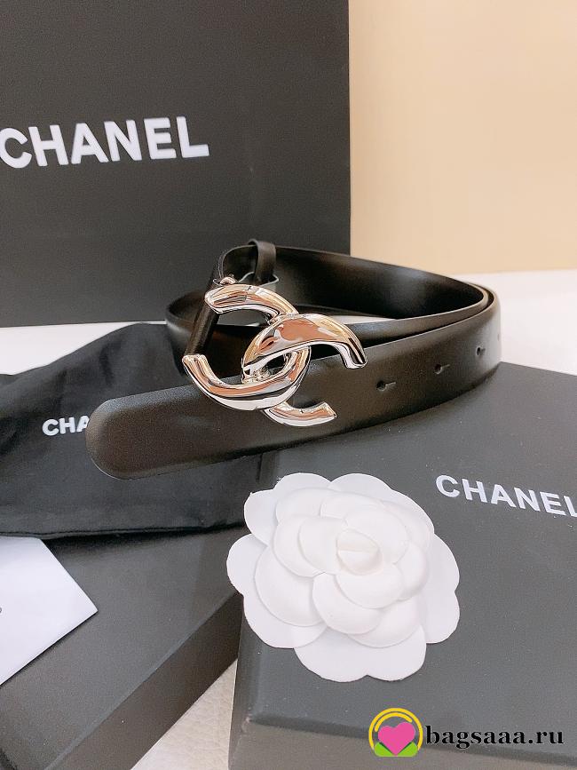 Bagsaaa Chanel black leather belt with a gold-tone interlocking CC logo buckle - 1