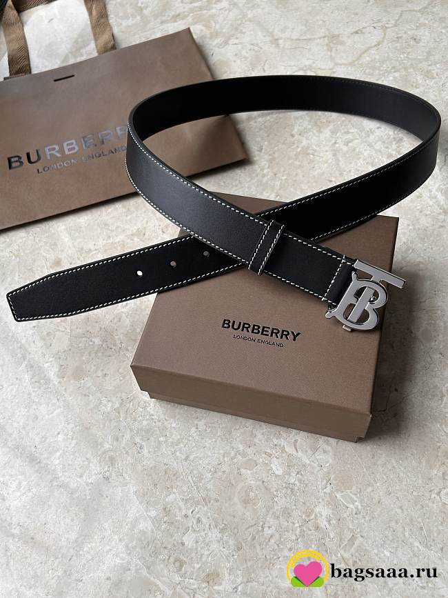 Bagsaaa black Burberry leather belt with a silver-tone buckle - 1