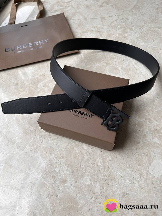 Bagsaaa Burberry black leather belt with a black buckle - 1