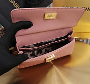 Bagsaaa Dolce & Gabbana small Sicily handbag in pink patent-leather - 18cm - 4