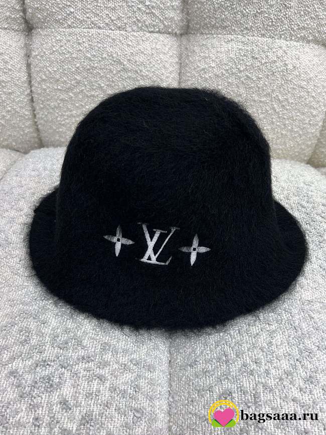 Bagsaaa Louis Vuitton LV Fluffy Hat in black - 1