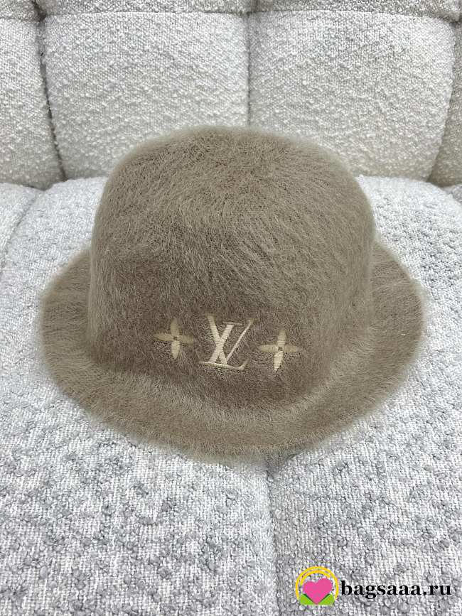 Bagsaaa Louis Vuitton LV Fluffy Hat in beige - 1