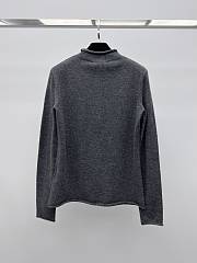 Bagsaaa Louis Vuitton Brushed Signature Pullover in a grey wool - 3