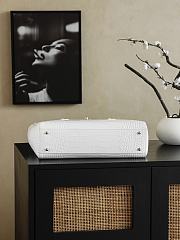 Bagsaaa crocodile-embossed Chanel Cerf or Executive tote bag in white - 40cm - 4