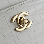 Bagsaaa crocodile-embossed Chanel Cerf or Executive tote bag in white - 40cm - 3