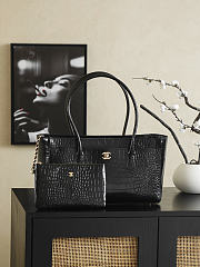 Bagsaaa crocodile-embossed Chanel Cerf or Executive tote bag in black - 40cm - 1