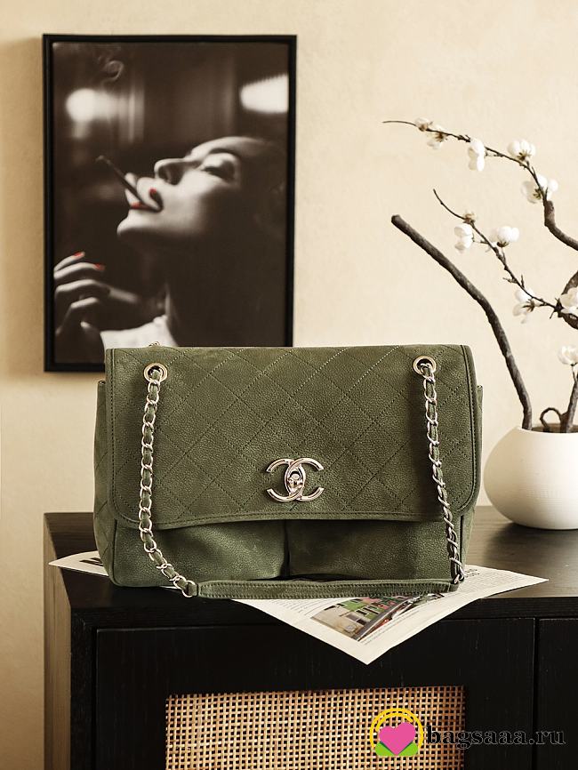 Bagsaaa Chanel Split Pocket Flap Bag in green suede - 35cm - 1