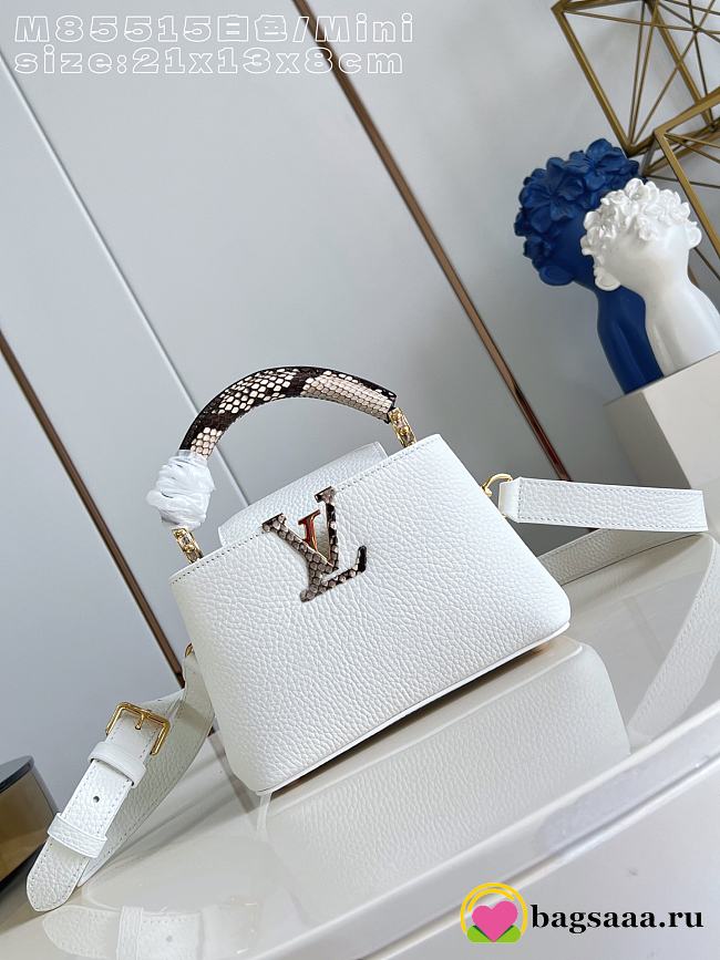 Bagsaaa Louis Vuitton Capucines Mini handbag in white with a python leather top handle - 21cm - 1