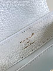 Bagsaaa Louis Vuitton Capucines Mini handbag in white with a python leather top handle - 21cm - 4