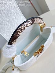 Bagsaaa Louis Vuitton Capucines Mini handbag in white with a python leather top handle - 21cm - 2