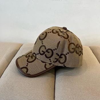 Bagsaaa Gucci GG canvas baseball hat with a brown leather trim