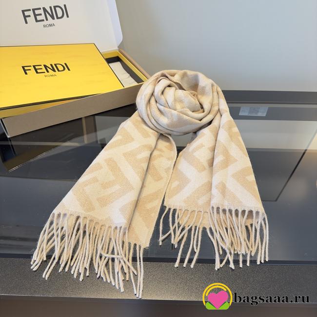 Bagsaaa Fendi Roma wool and cashmere blend scarf in a beige and white - 1