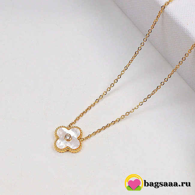 Bagsaaa Van Cleef & Arpels Vintage Alhambra pendant necklace in yellow gold with a mother-of-pearl - 1