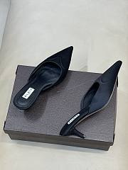 Bagsaaa Alaïa pointed-toe mules in black - 3