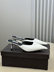 Bagsaaa Alaïa pointed-toe mules in white - 1